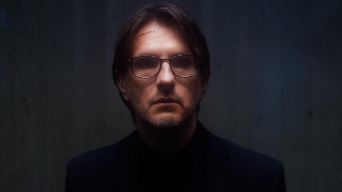 StevenWilson EminentSleaze GB2DY2000560.00 00 55 17.Still001